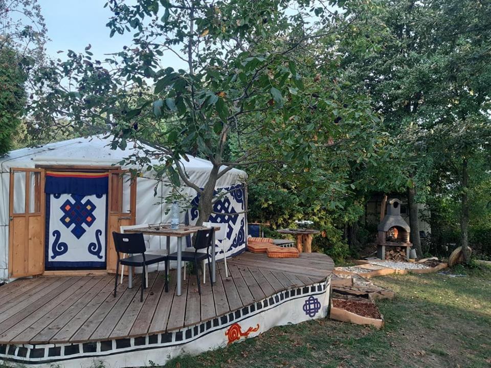 Jurta az erdő mellett dézsával-KERESZ-TANYA Pilisszentkereszt Exterior foto