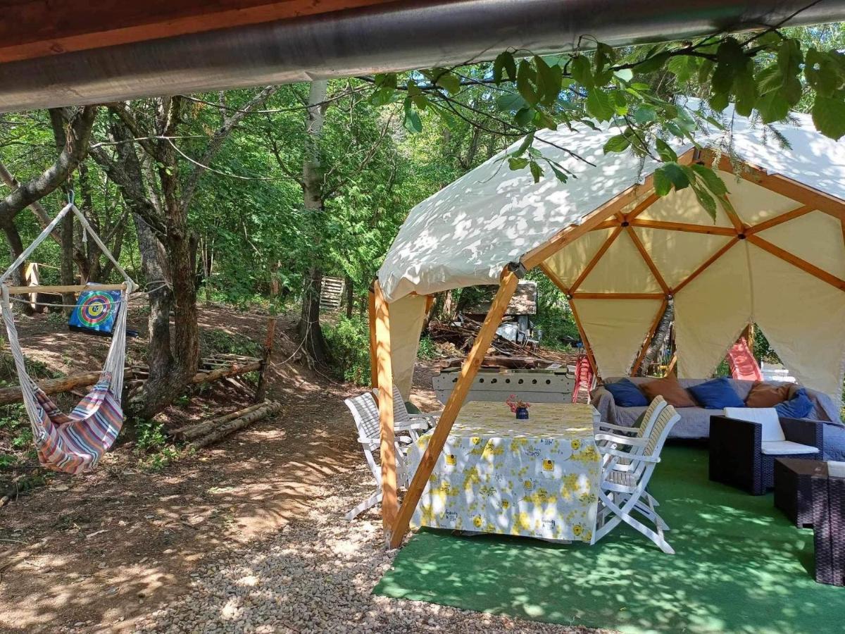 Jurta az erdő mellett dézsával-KERESZ-TANYA Pilisszentkereszt Exterior foto